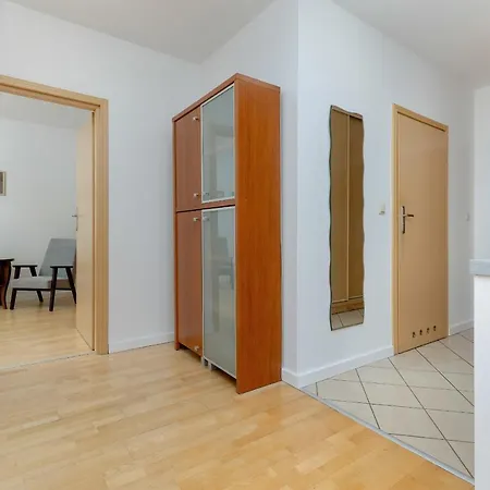 Spacious Near The Vistula River By Renters Apartment