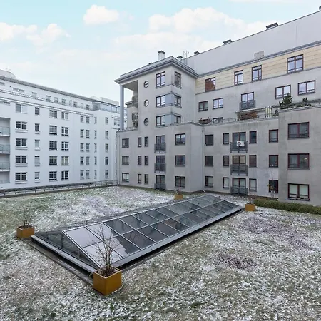 Spacious Near The Vistula River By Renters Apartment