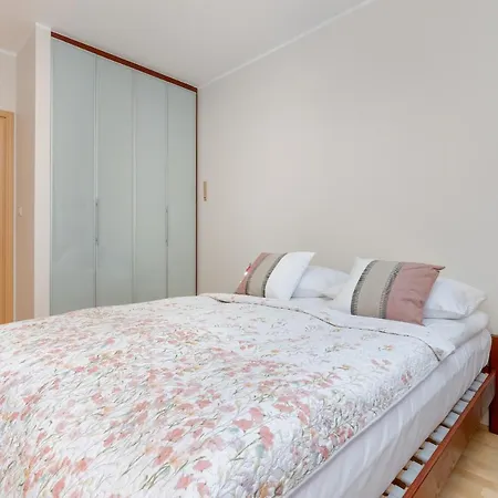 Spacious Near The Vistula River By Renters * ワルシャワ