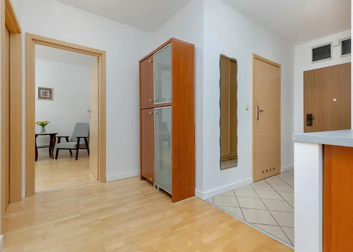 Spacious Near The Vistula River By Renters Apartment