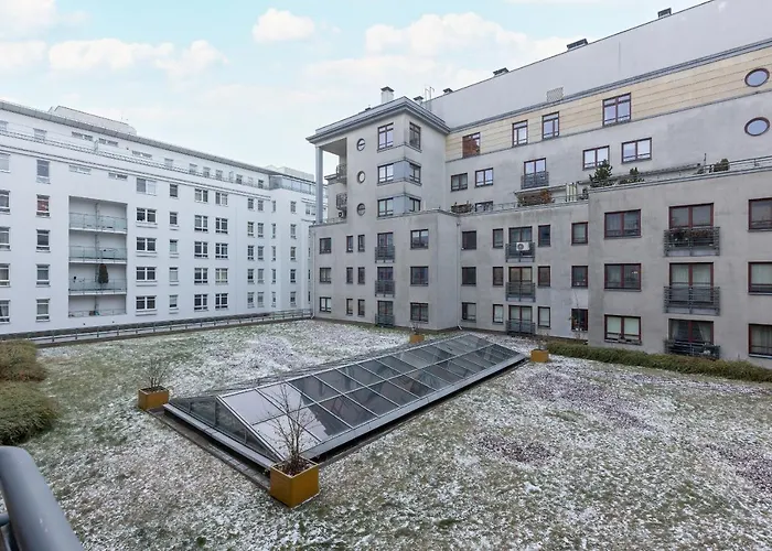 Spacious Near The Vistula River By Renters Apartment